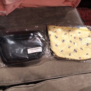 1 Black and 1 Bumblebee fanny pack 🐝